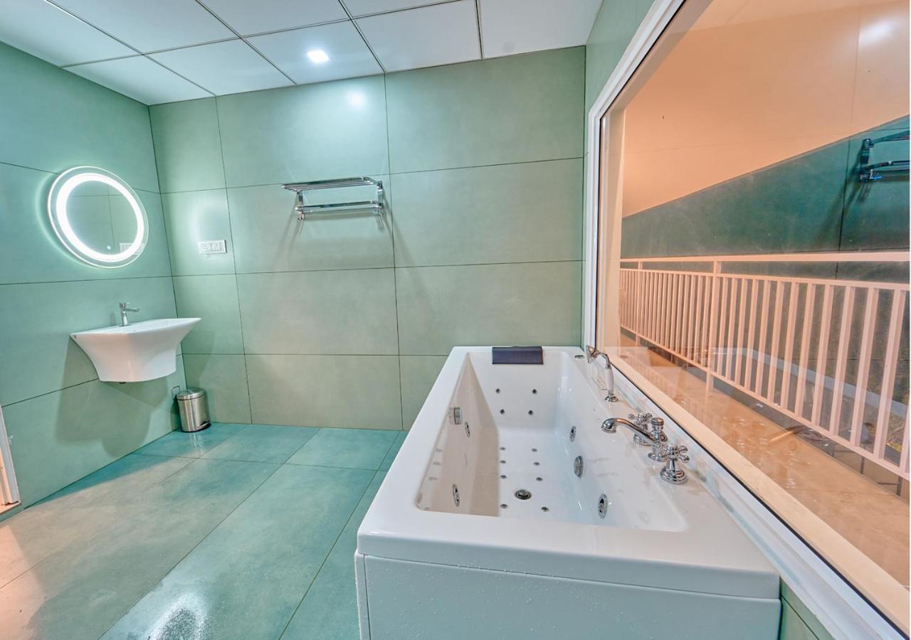 Ice Mist Pool Resort Munnar By Voye Homes Eksteriør billede